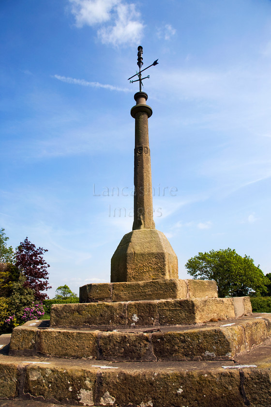 DCP1393 
 Village green and war memorial at Inglewhite, Lancashire 
 Keywords: Inglewhite, village, green, war, memorial, Lancashire, Lancs, North, West, Northwest, England, UK, Britain, Europe, monument, blue, sky, cloud, weather, vane, DCP1393