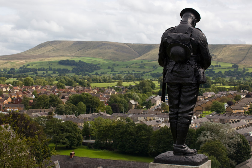 DCP1661 
 War memorail in the gardens of Clitheroe Castle in Lancashire with Pendle Hill in the distance 
 Keywords: Clitheroe, war, memorial, statue, monument, soldier, remember, rememberance, pendle, hill, town, Lancashire, Lancs, Northwest, North, West, England, UK, Britain, Europe, DCP1661